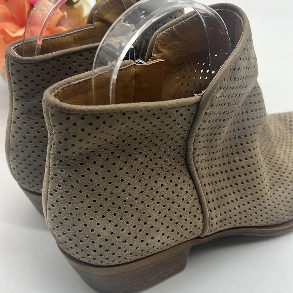 Lucky Brand Tan Cut Out Ankle Bootie Size 7.5. MCA3918C